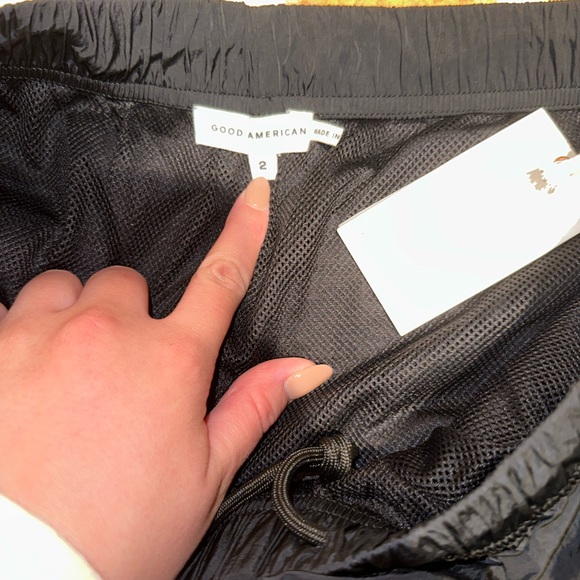 Good American Black cargo pants, jogger style - Picture 3 of 3